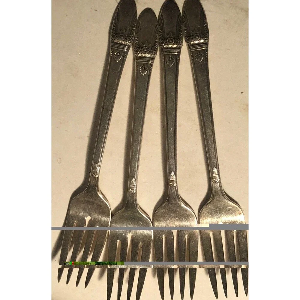 4 1847 Rodgers Bros Salad Forks 6 .75 “ First Love Silverplate